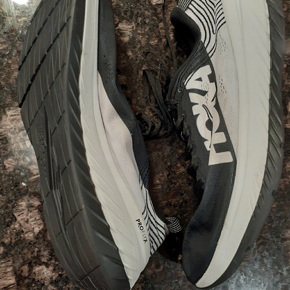 hoka carbon x black mens